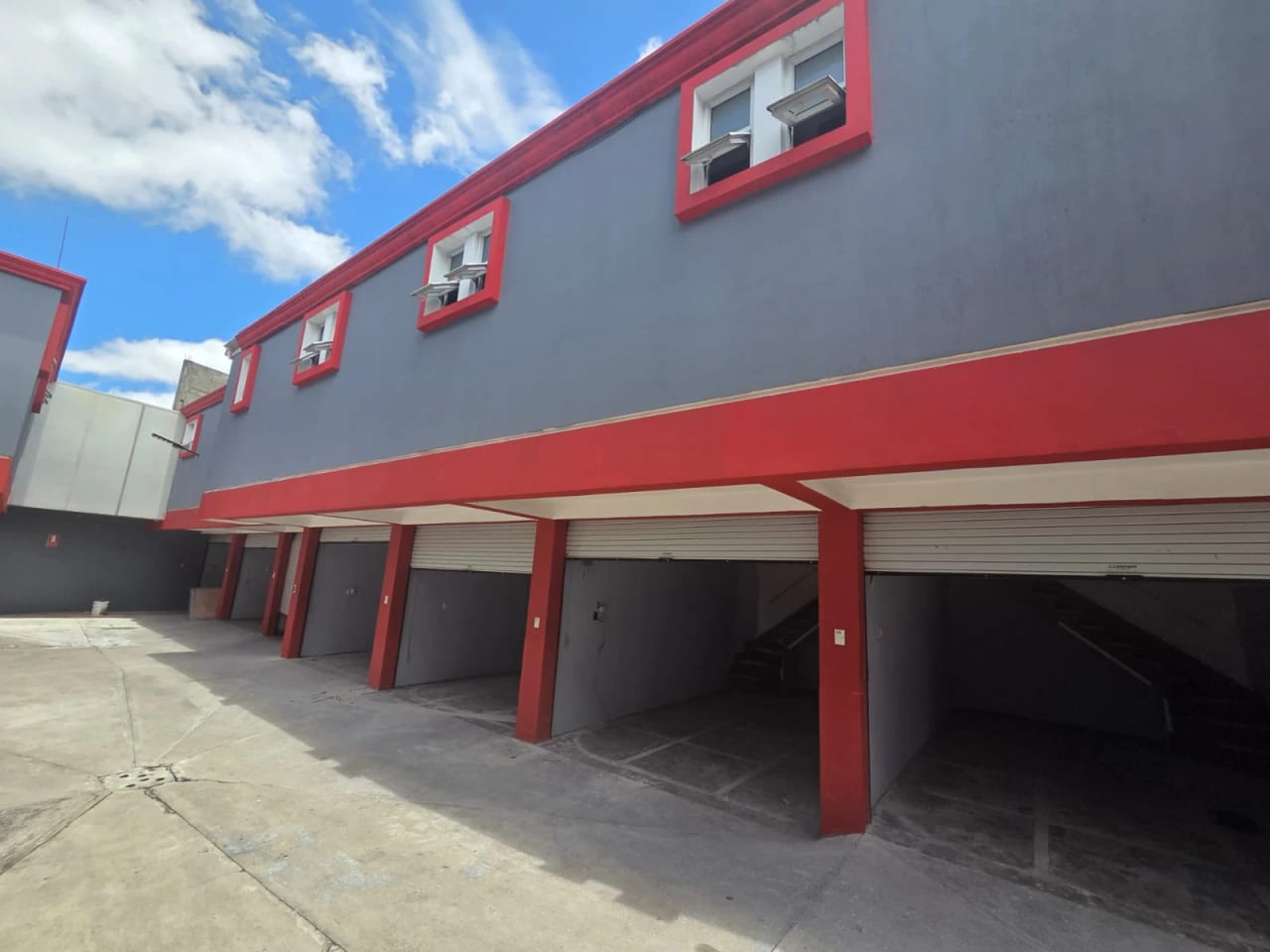 Ofi bidegas sobre la Roosevelt zona 7 — foto 2 de 3