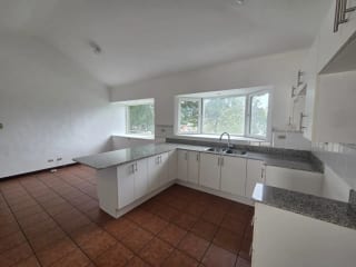 Amplia casa en km 13 CAES — miniatura 10 de 16