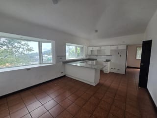 Amplia casa en km 13 CAES — miniatura 1 de 16