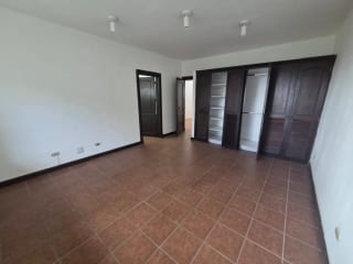 Amplia casa en km 13 CAES — miniatura 9 de 16